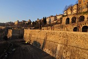 90 Lavori in corso sotto le mura venete